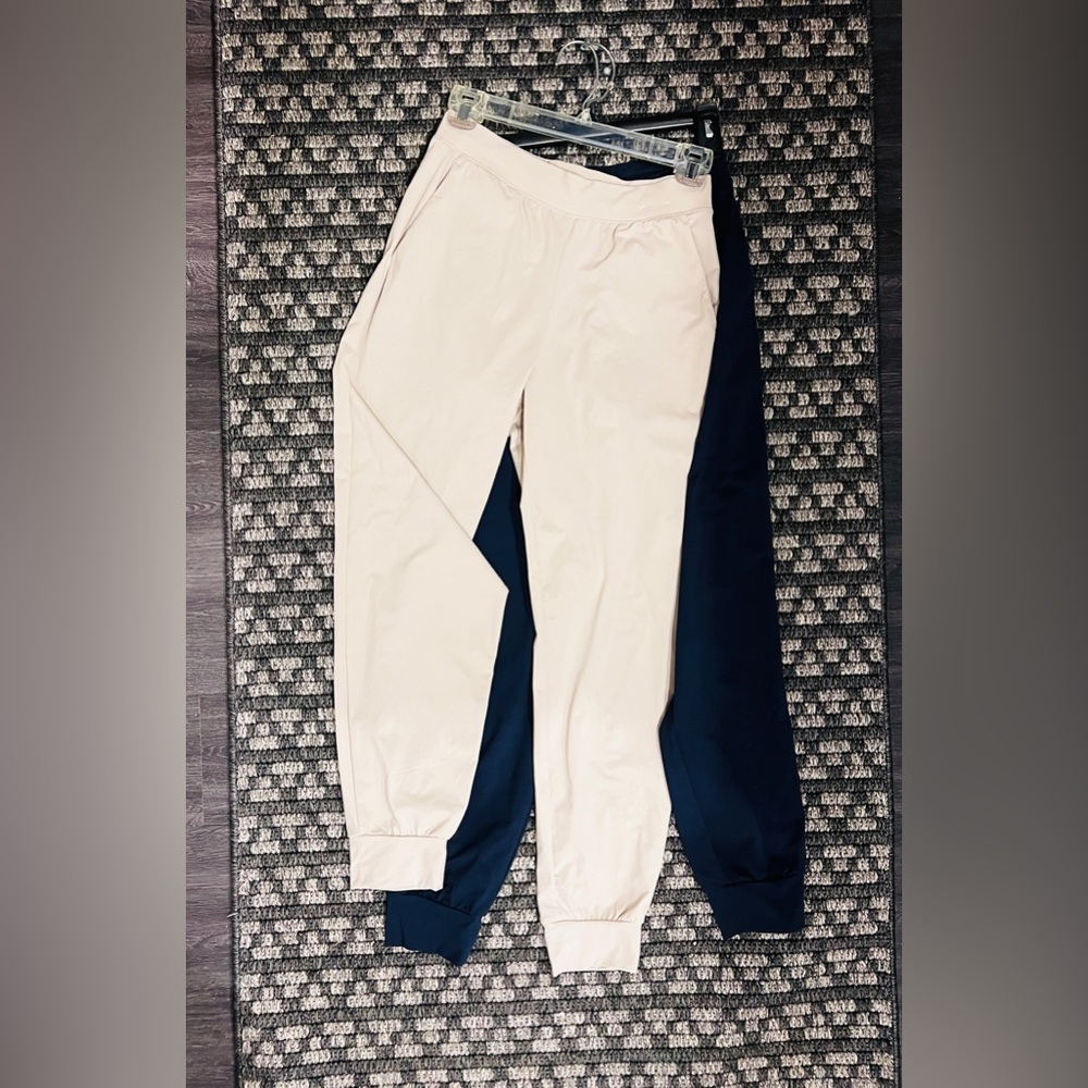 Uniqlo 2 AIRism athleisure pants (tog.)